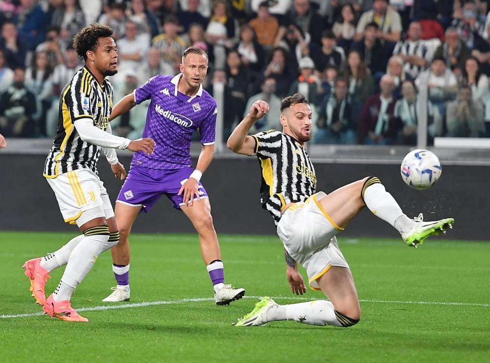 尤文图斯主场势如破竹,高居榜首 尤文图斯主场势如破竹,高居榜首