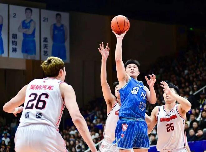 德信app-马赛实力抢眼，冲击季后赛前景广阔