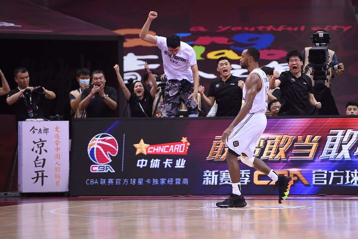 德信体育app下载-比拼技术!球员们展现出色表现争夺胜利