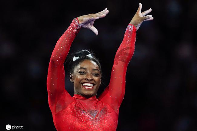 俄罗斯体操运动员完美表现,夺得银牌 俄罗斯体操运动员完美表现,夺得银牌
