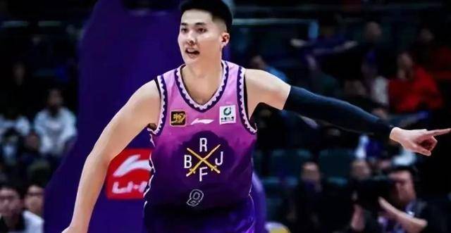 爱尔兰球员备战比赛,迎接挑战 爱尔兰球员备战比赛,迎接挑战