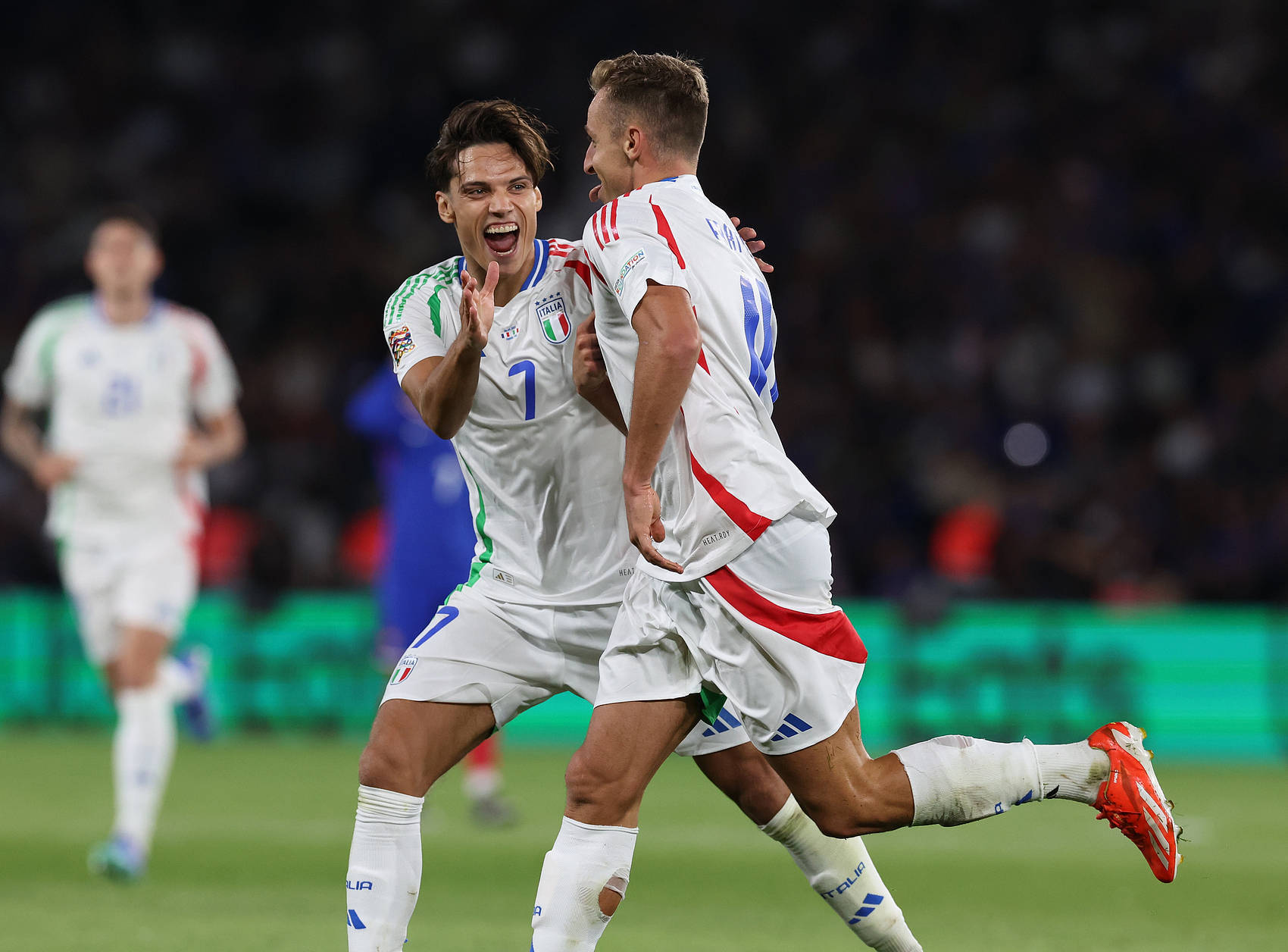 法国队门将神勇扑救,力保零封 法国队门将神勇扑救,力保零封