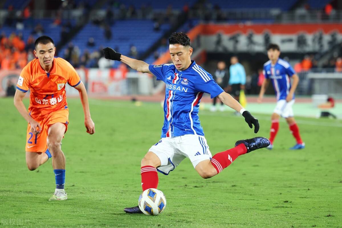 战胜强敌,球队成功晋级淘汰赛 战胜强敌,球队成功晋级淘汰赛