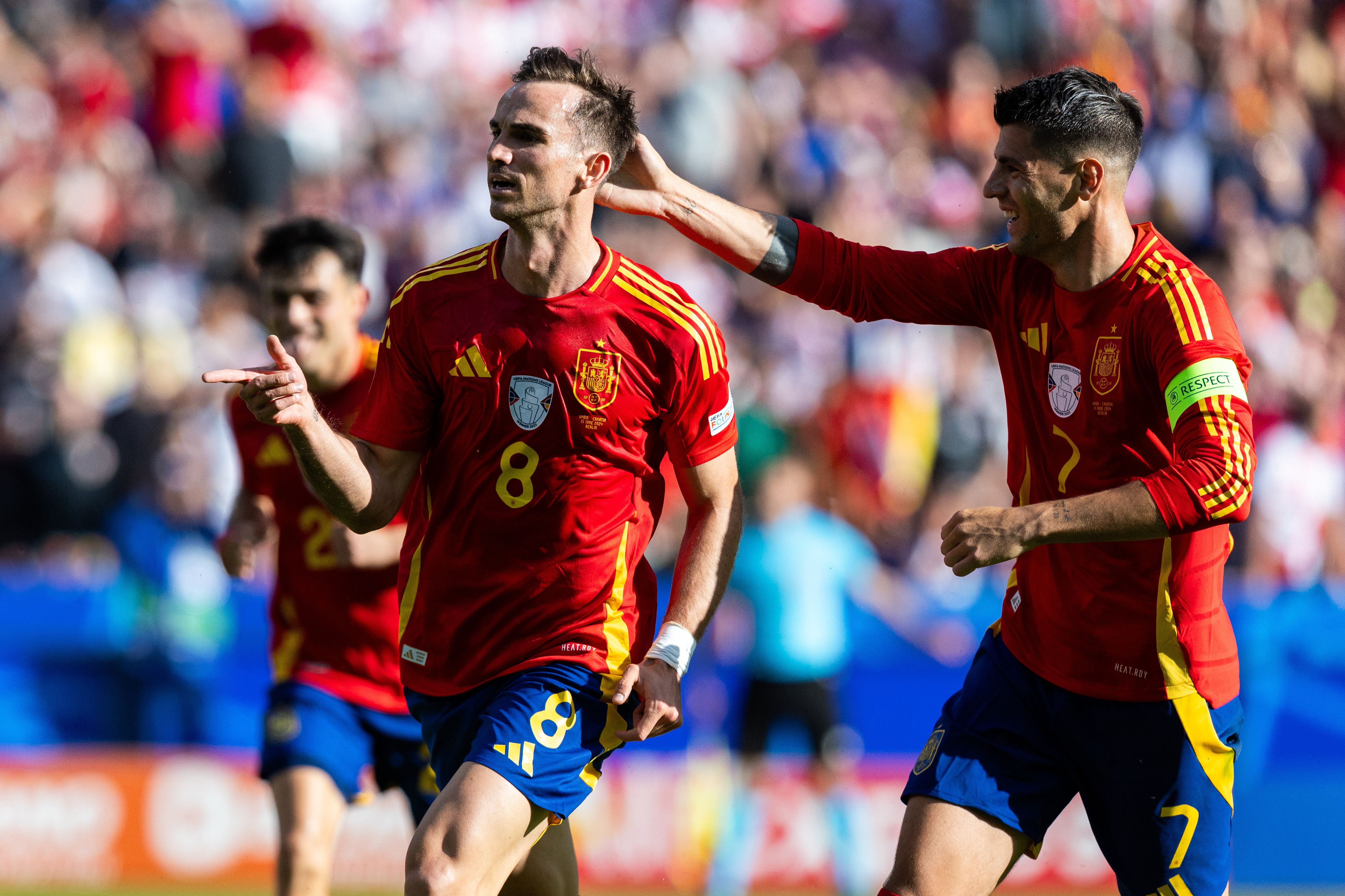 德信体育-双方交锋!西班牙足球联赛一幕激情对抗