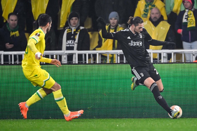 尤文图斯中场完成帽子戏法,助球队 尤文图斯中场完成帽子戏法,助球队