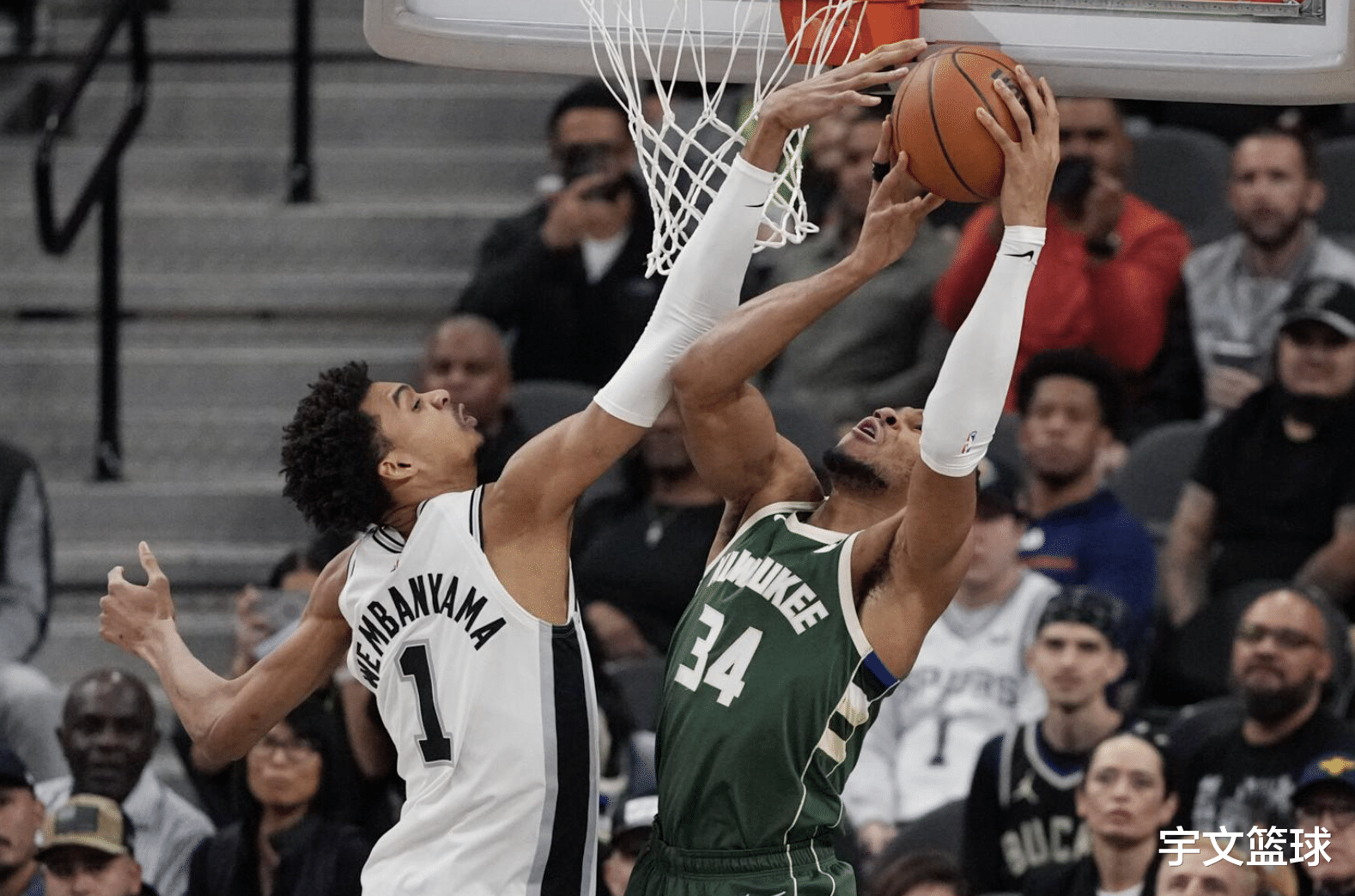 德信app下载-雄鹿大胜马刺,字母哥砍下30分20篮板