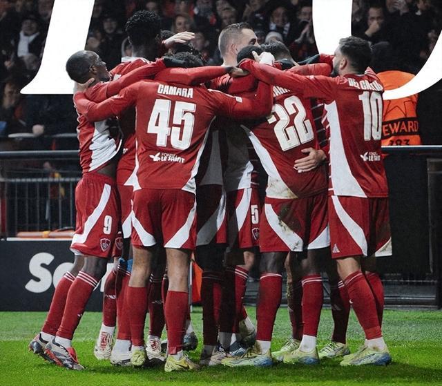 热刺主场战胜本菲卡,成功晋级欧冠四分之一决赛 热刺主场战胜本菲卡,成功晋级欧冠四分之一决赛