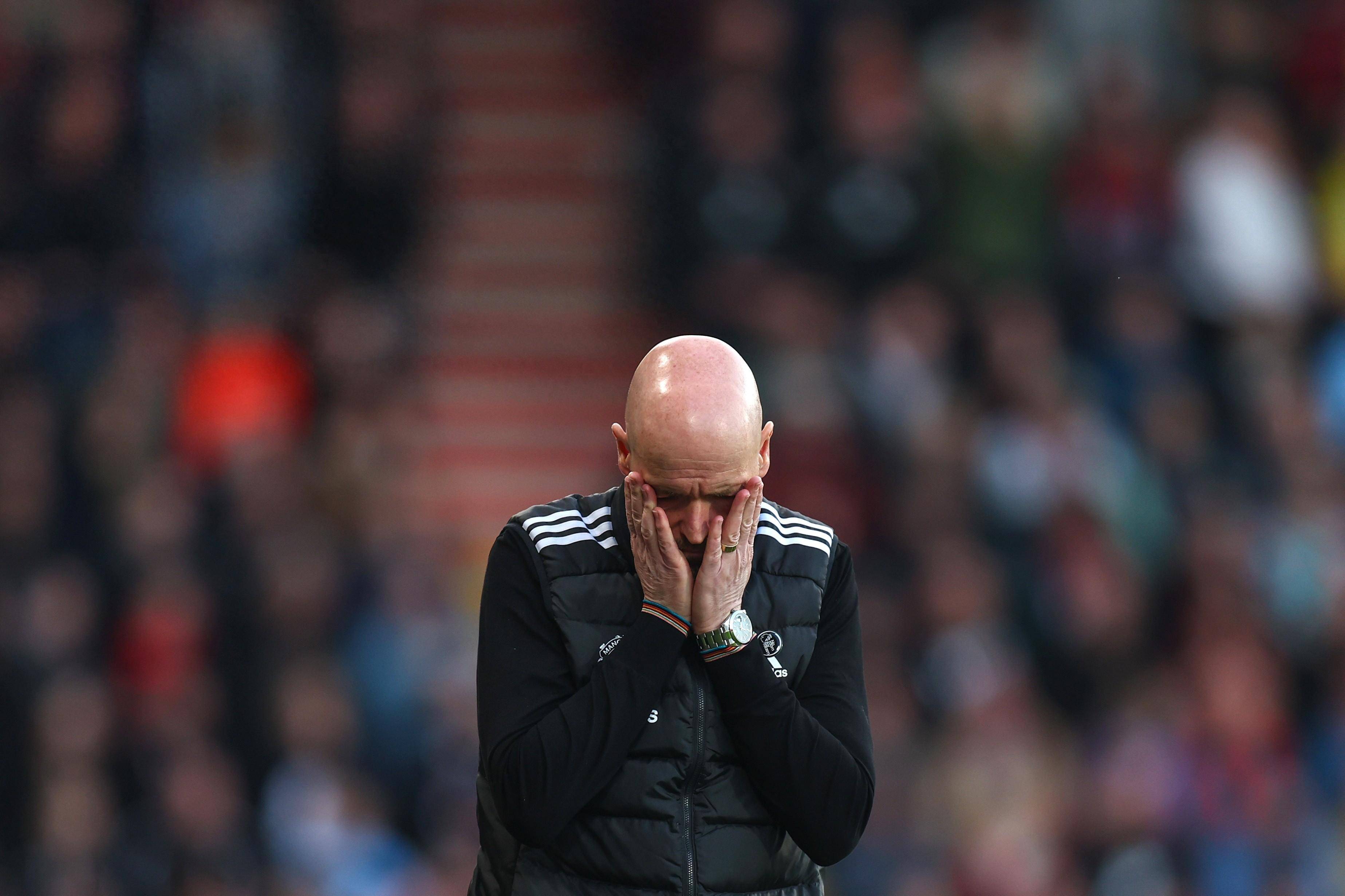 曼联遭遇关键失利,形势不利 曼联遭遇关键失利,形势不利