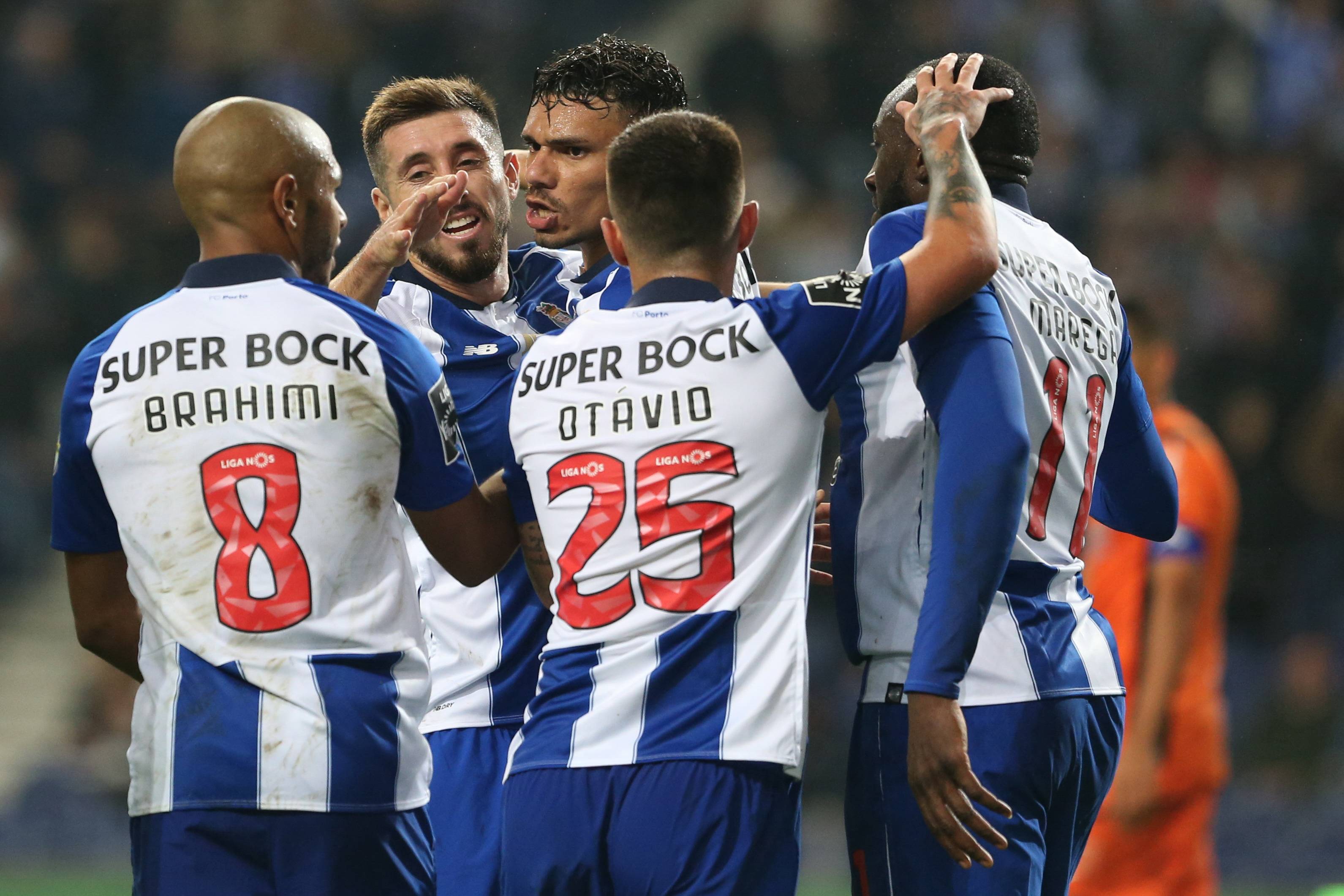 波黑客场胜葡萄牙,形势险些反转 波黑客场胜葡萄牙,形势险些反转