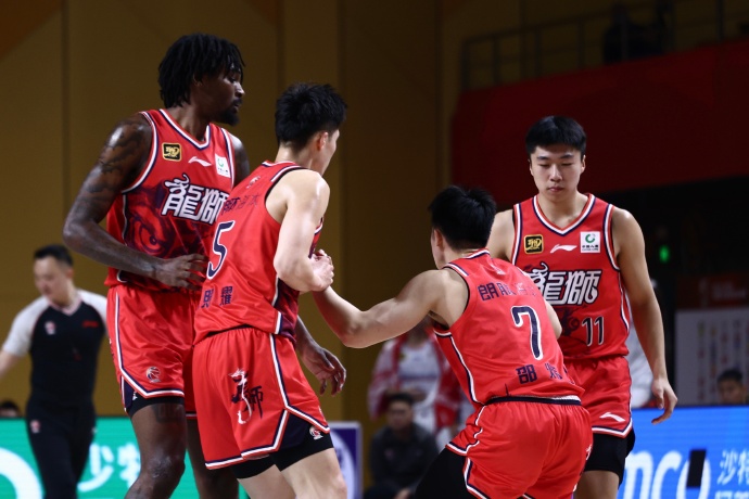 主教练战术变革得到成功,球队表现大幅提升 主教练战术变革得到成功,球队表现大幅提升