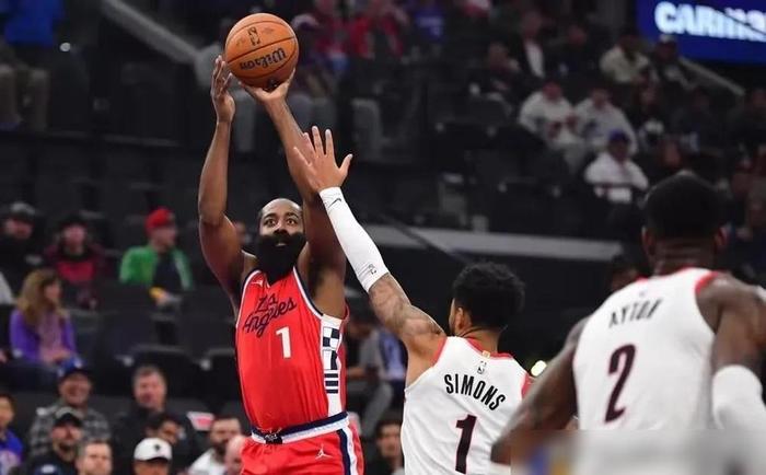 快船惨败勇士,季后赛希望渺茫 快船惨败勇士,季后赛希望渺茫