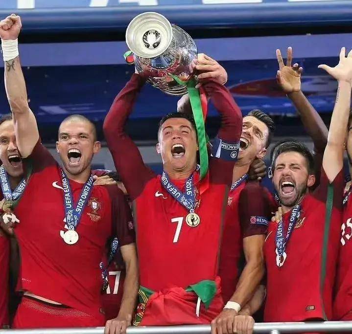 葡萄牙国家队再度签下英格兰后卫 葡萄牙国家队再度签下英格兰后卫