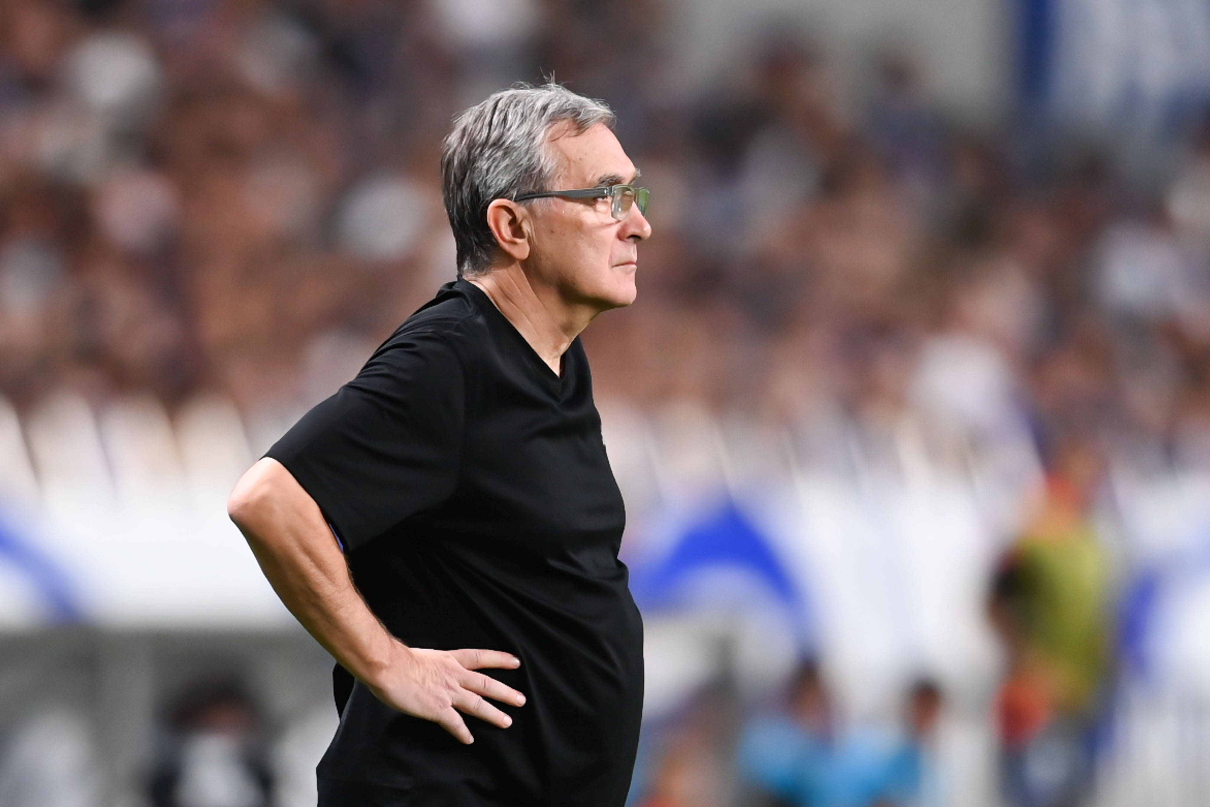 德信官网下载-中场核心因伤缺席多场比赛，球队实力受损