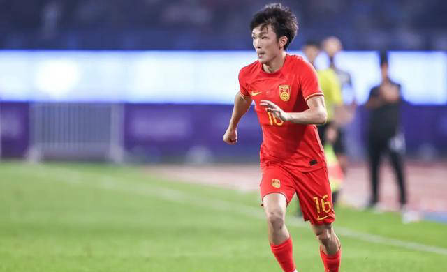 上港攻守平衡取胜，继续保持领先优势