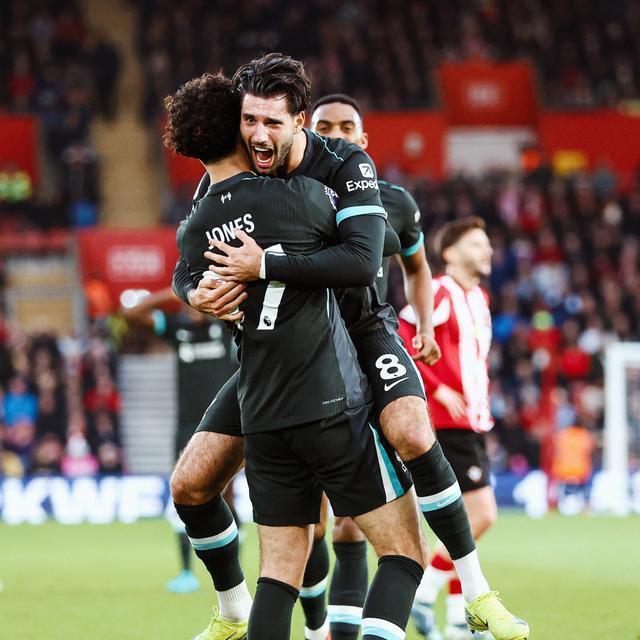 德信体育-卡利亚里客场惊险逆转,高唱胜利之歌