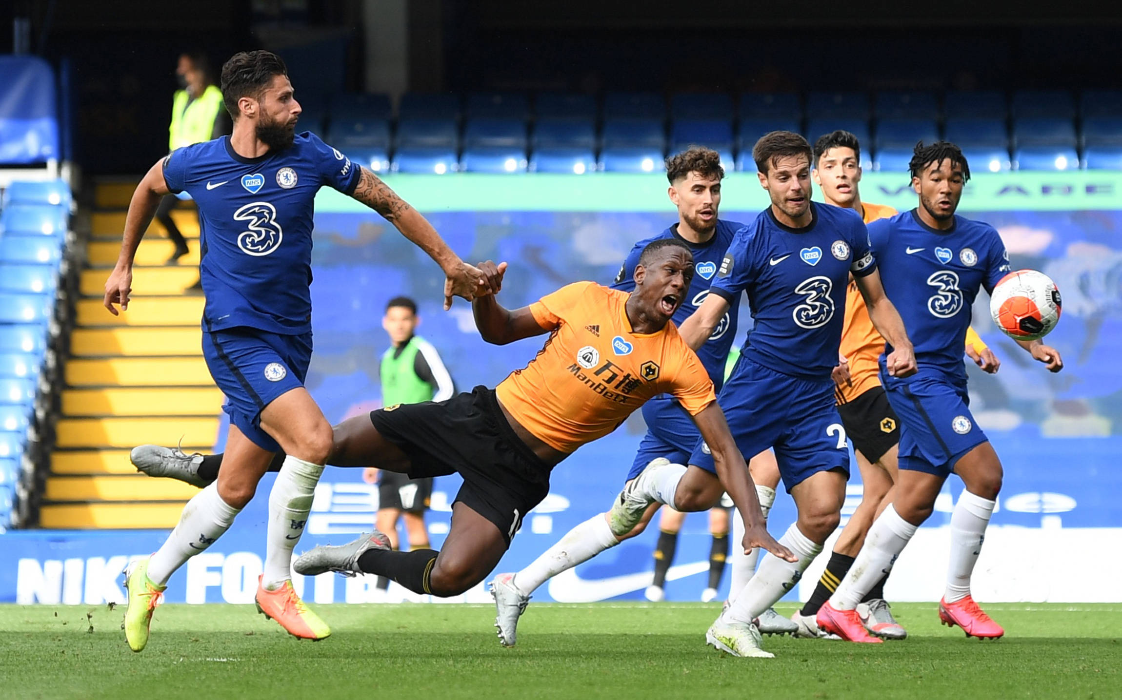 切尔西主场横扫,轻松晋级决赛 切尔西主场横扫,轻松晋级决赛