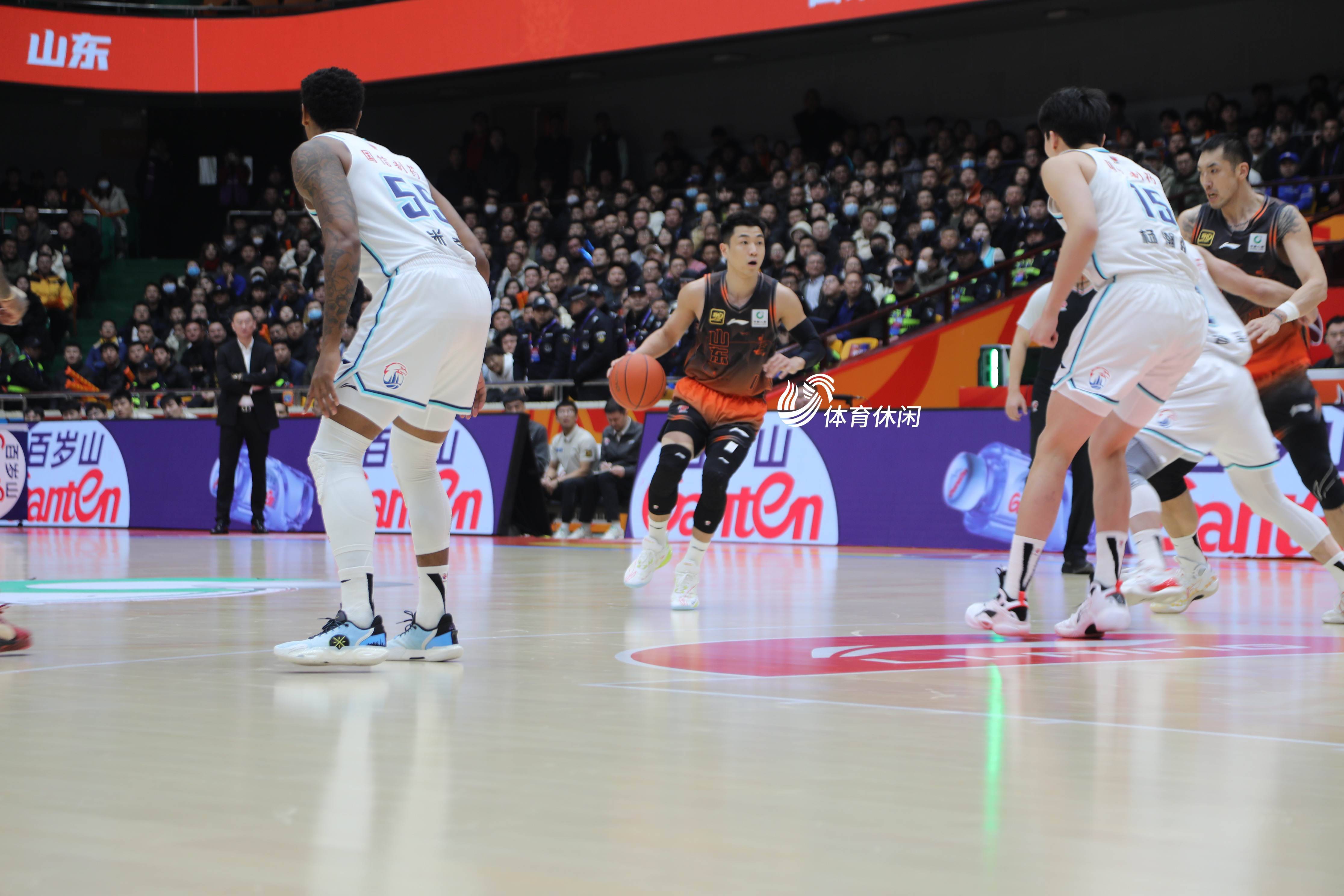 青岛男篮惜败山东队,遭遇两连败 青岛男篮惜败山东队,遭遇两连败