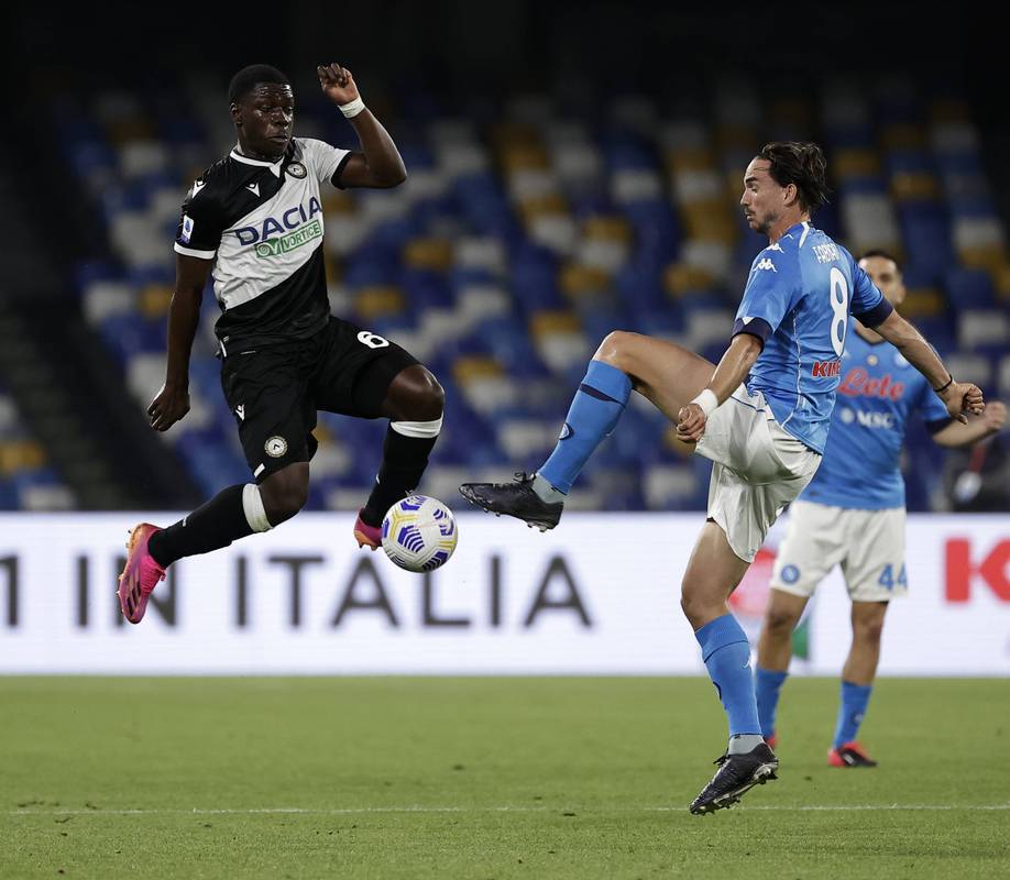 乌迪内斯客场战平那不勒斯,继续保持不败 乌迪内斯客场战平那不勒斯,继续保持不败