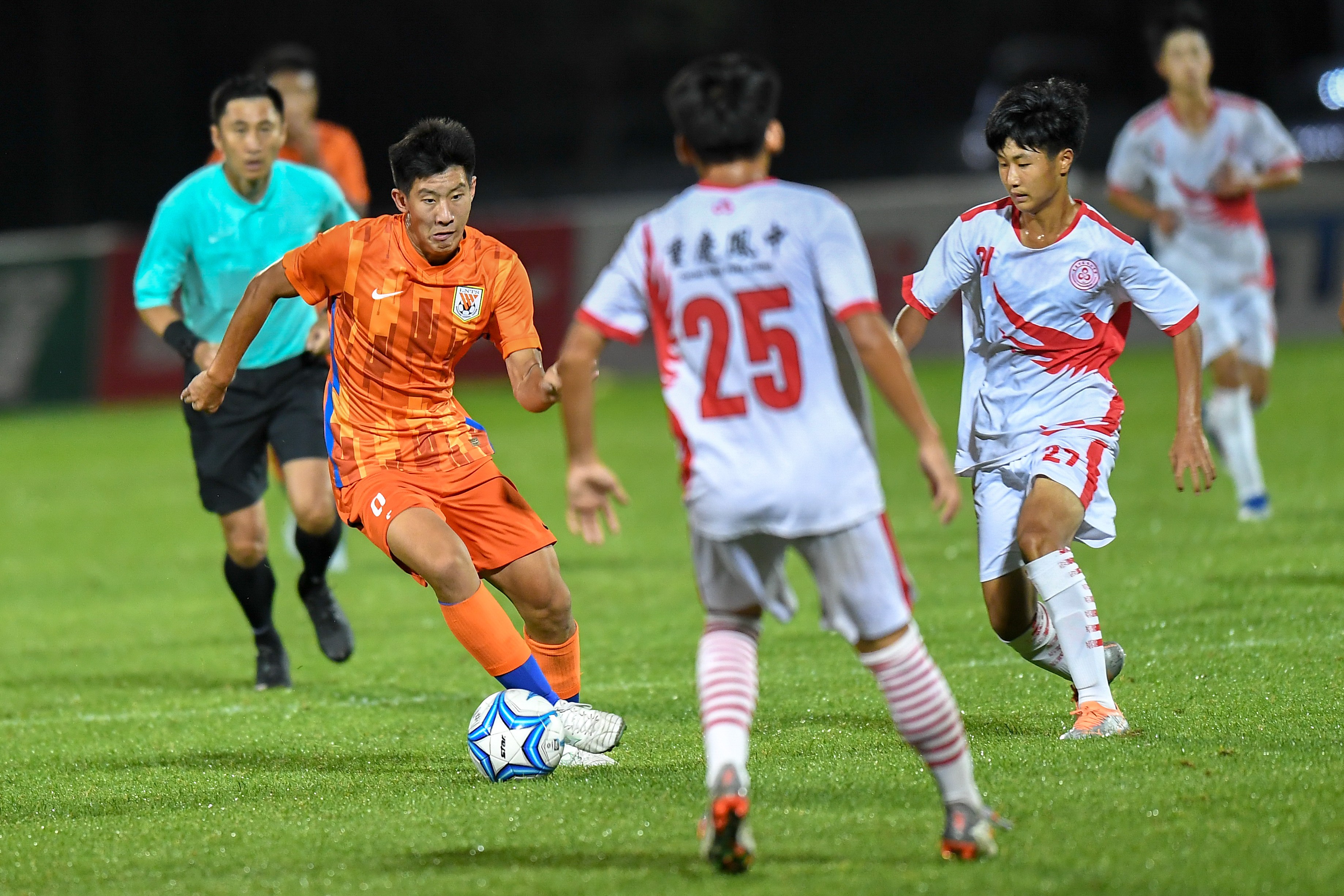 足球联赛首轮比赛精彩纷呈,不容错过 足球联赛首轮比赛精彩纷呈,不容错过