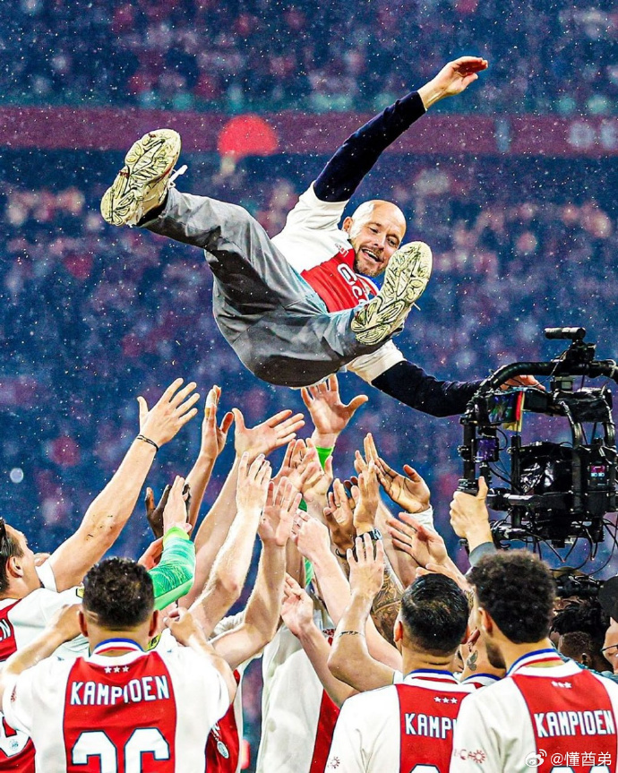 阿贾克斯狂胜,晋级欧冠八强 阿贾克斯狂胜,晋级欧冠八强