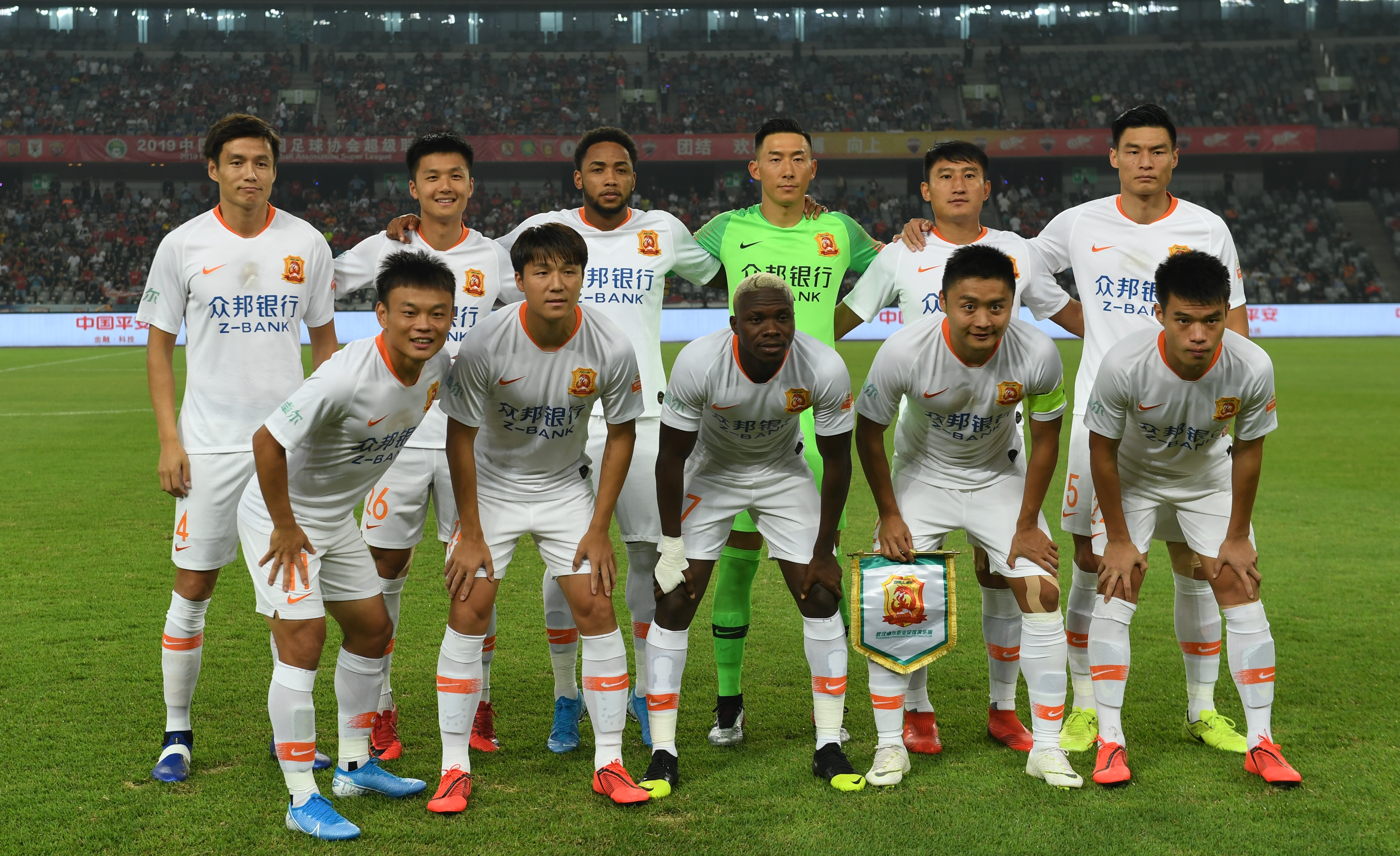 德信体育-深圳佳兆业将迎战上海绿地申花,备战心态坚定