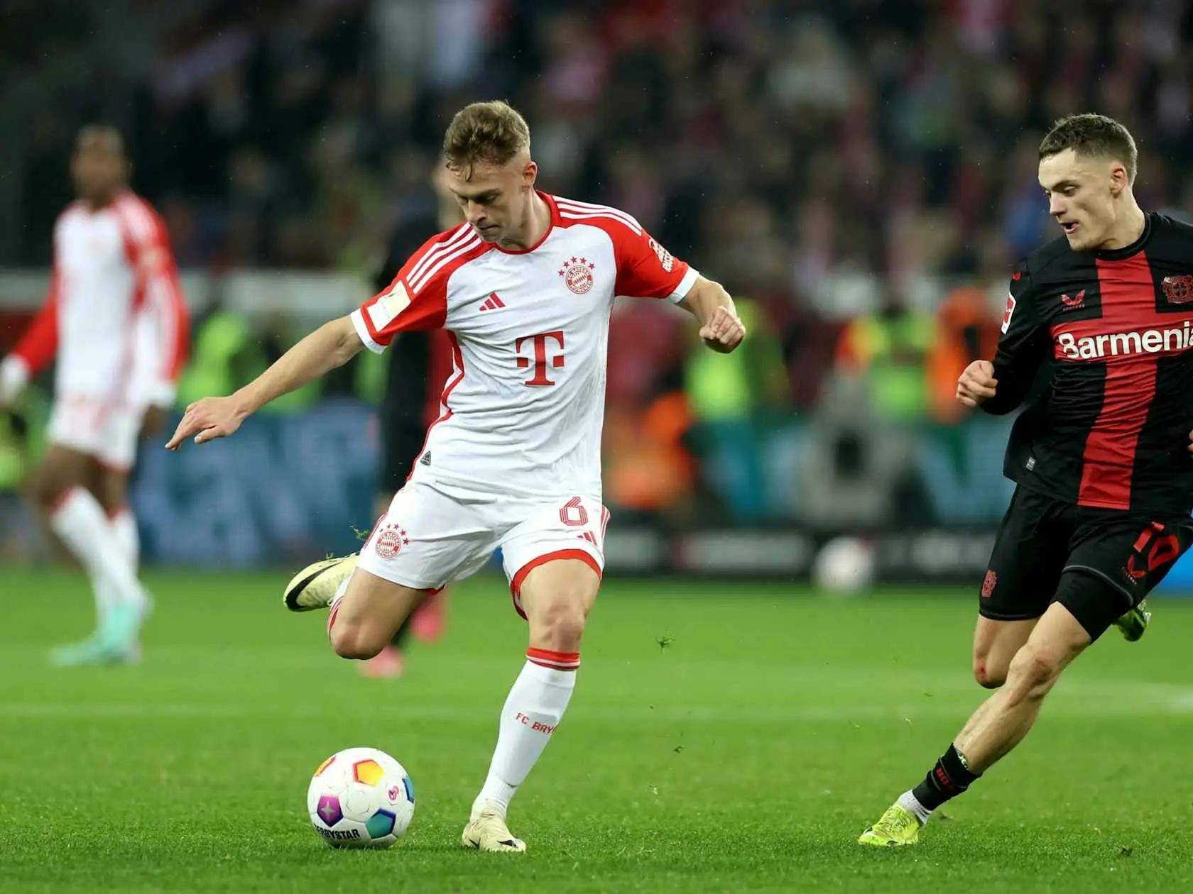 拜仁慕尼黑主场不敌多特蒙德,领先被缩小 拜仁慕尼黑主场不敌多特蒙德,领先被缩小