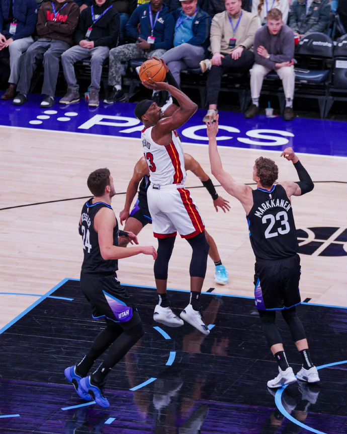 德信体育app下载-热火横扫对手,展现出色团队配合!