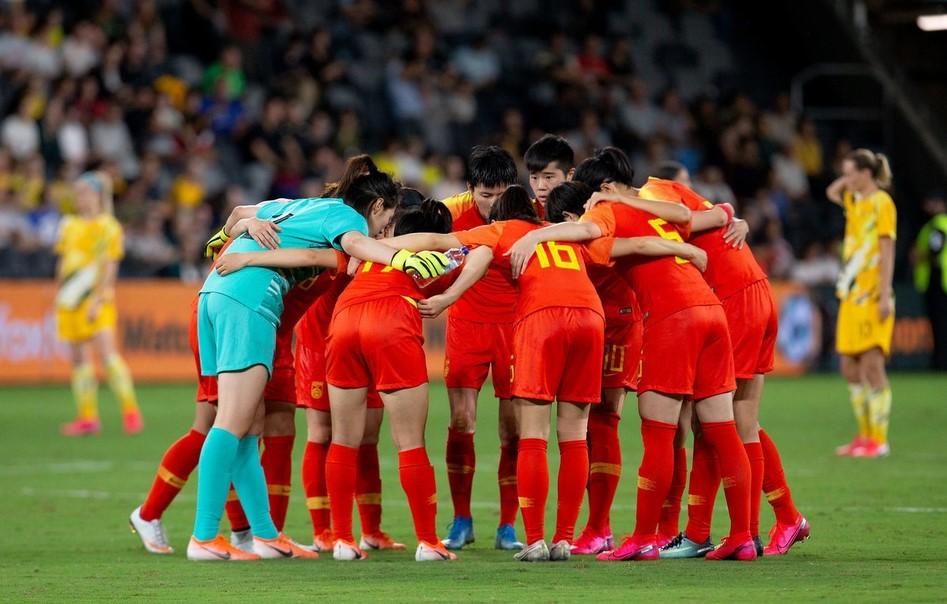 德信官网下载-女足比赛激烈对抗掀起球迷热情