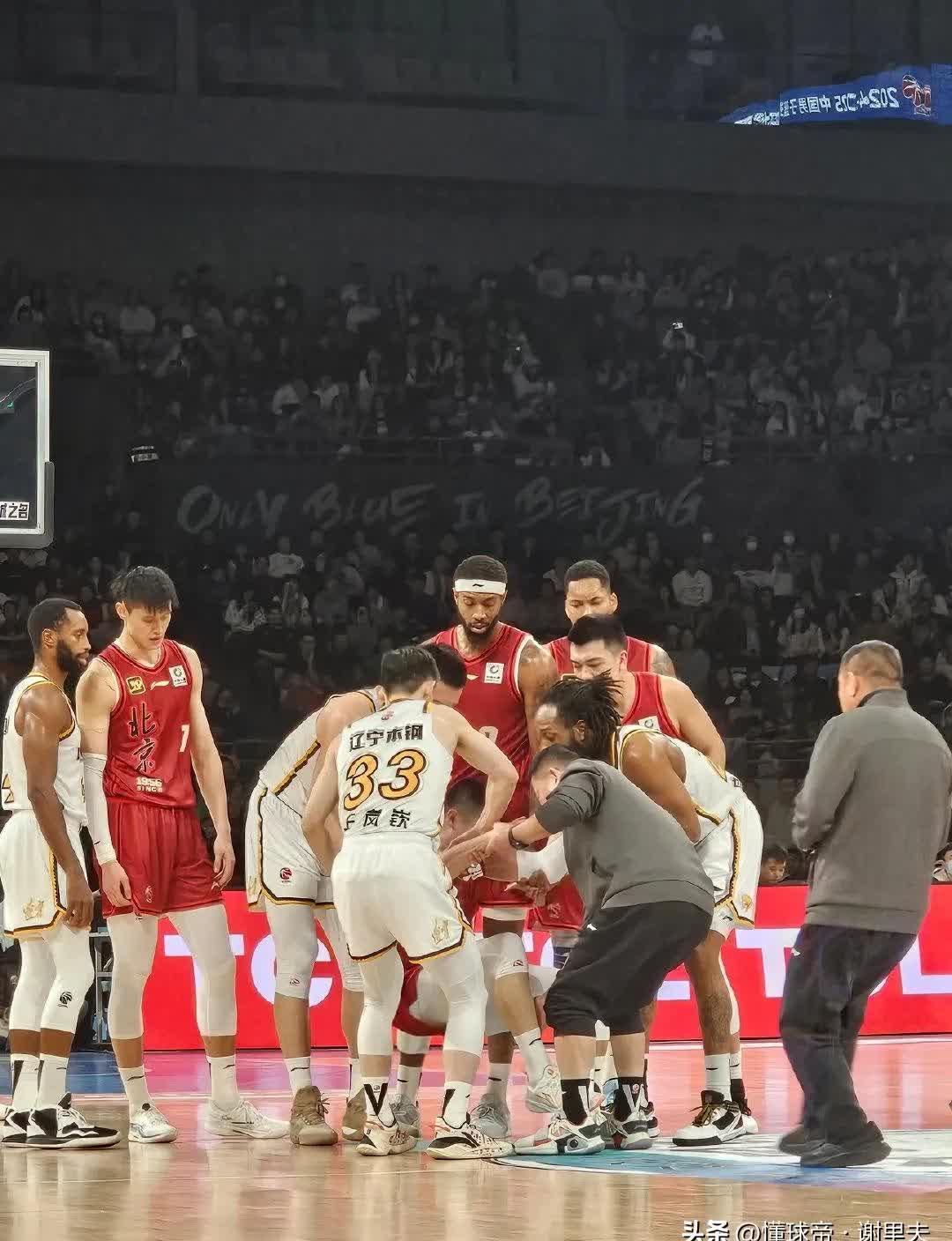 篮球比赛结果不尽人意,球员遭到批评 篮球比赛结果不尽人意,球员遭到批评