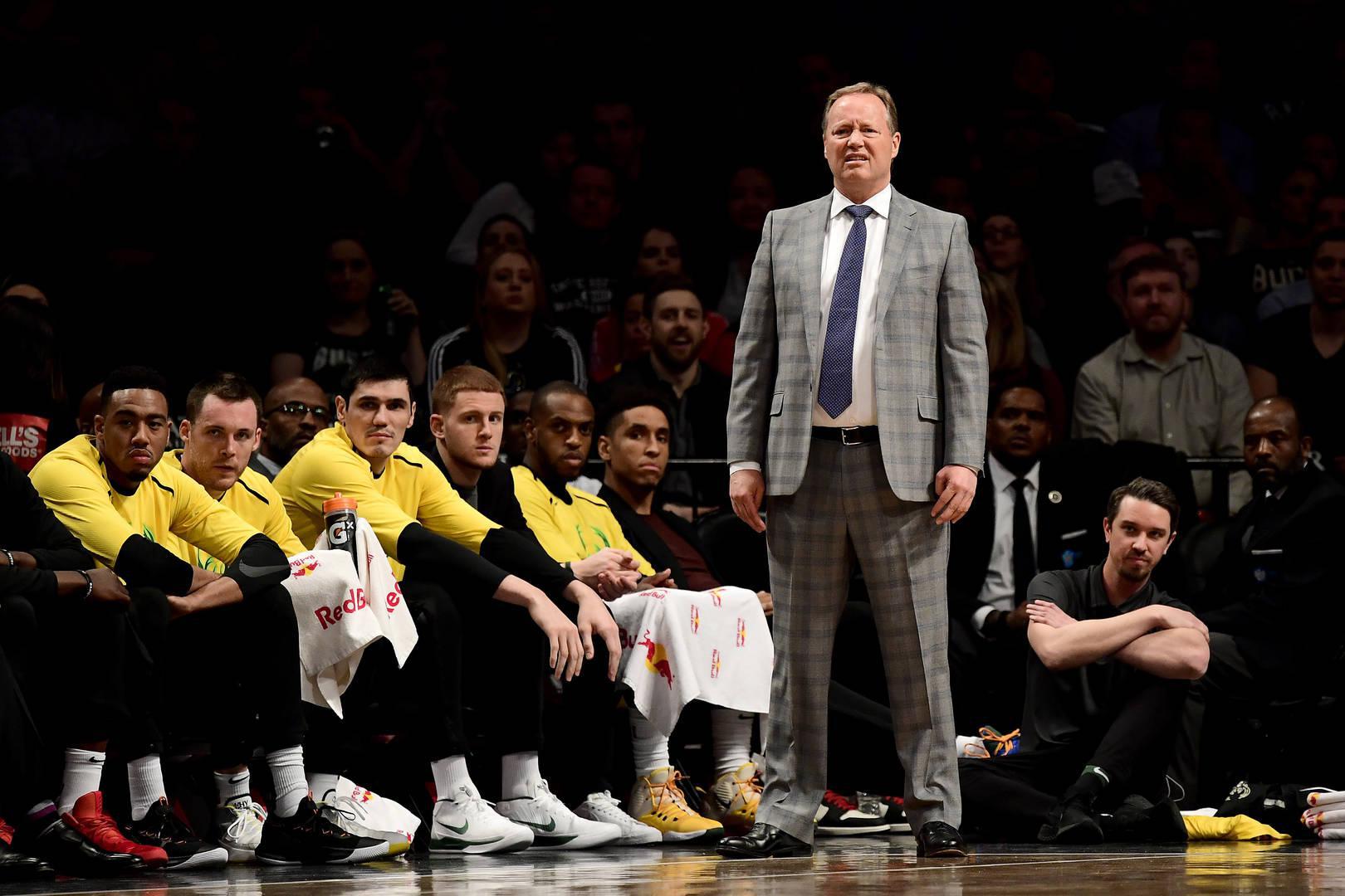 教练团队战术调整得当,带领球队披荆斩棘 教练团队战术调整得当,带领球队披荆斩棘