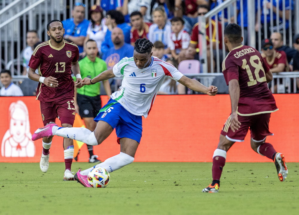 德信体育app下载-意大利足球赛场上发生惊人的战况