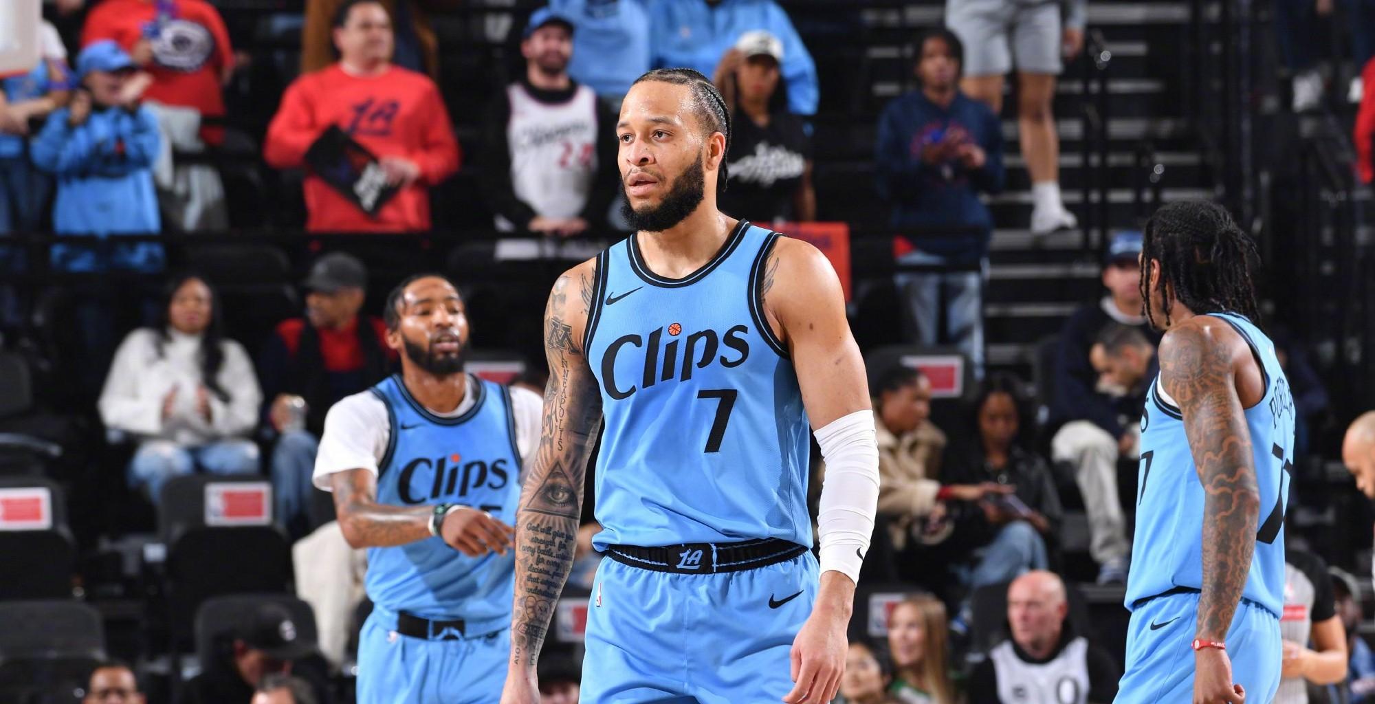 德信体育-快船赛季首胜到手,球队士气大增