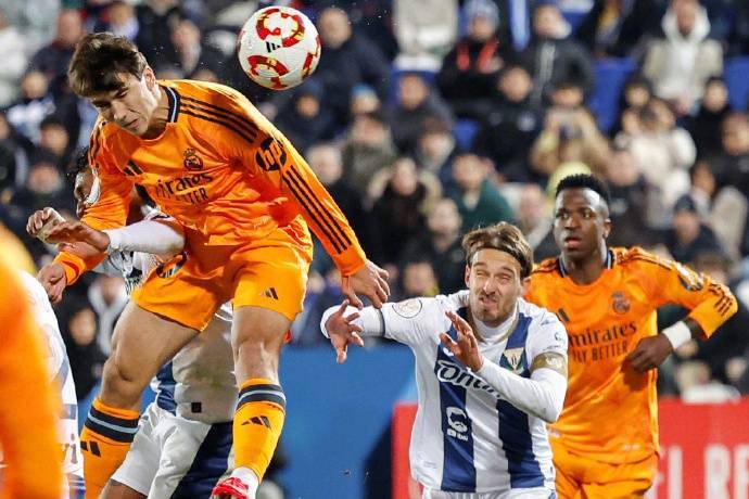 德信app-曼城客场击败贝西克泰斯,保持小组第一