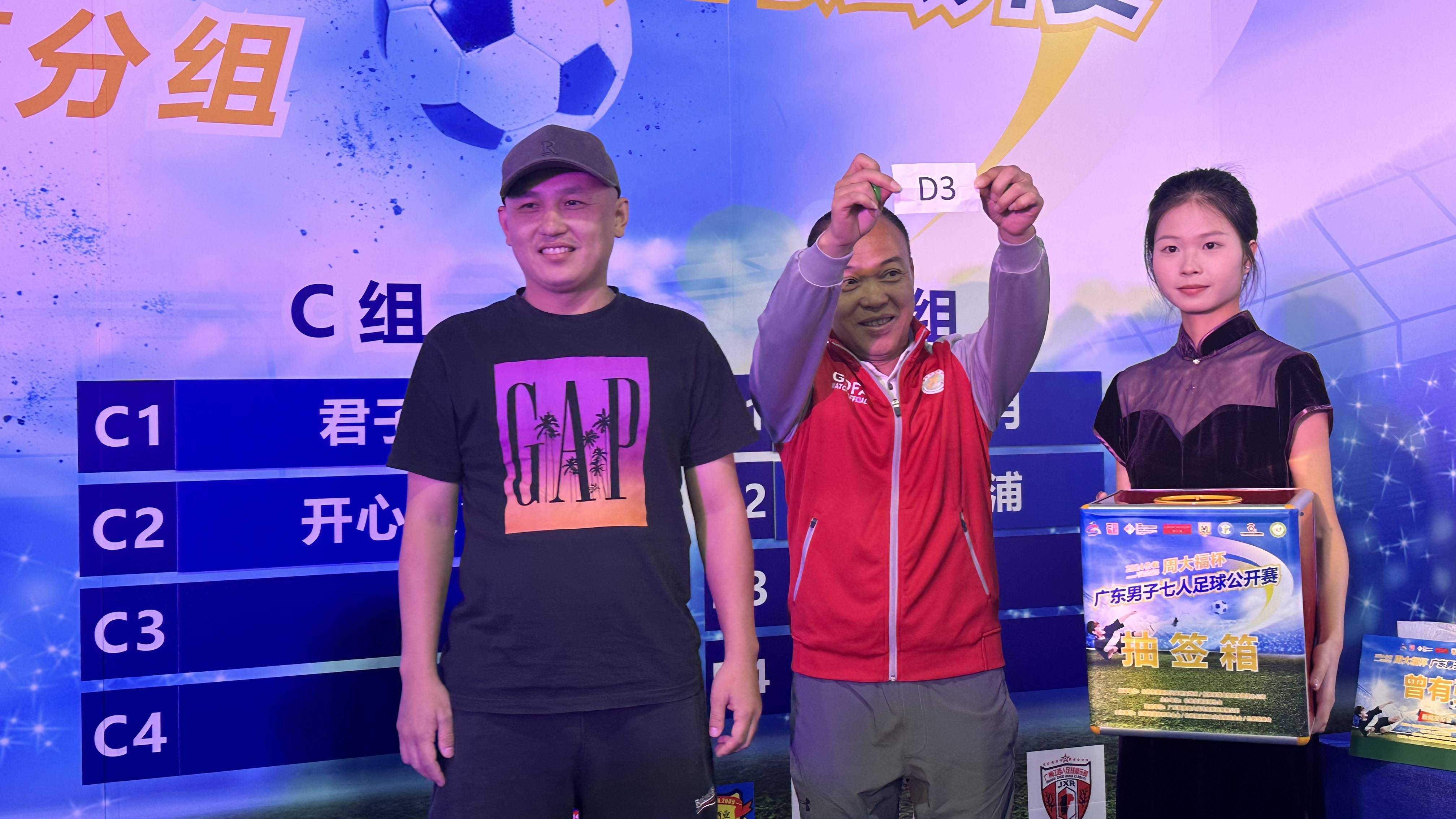 足球职业联赛决战即将打响,乐观气氛蔓延 足球职业联赛决战即将打响,乐观气氛蔓延