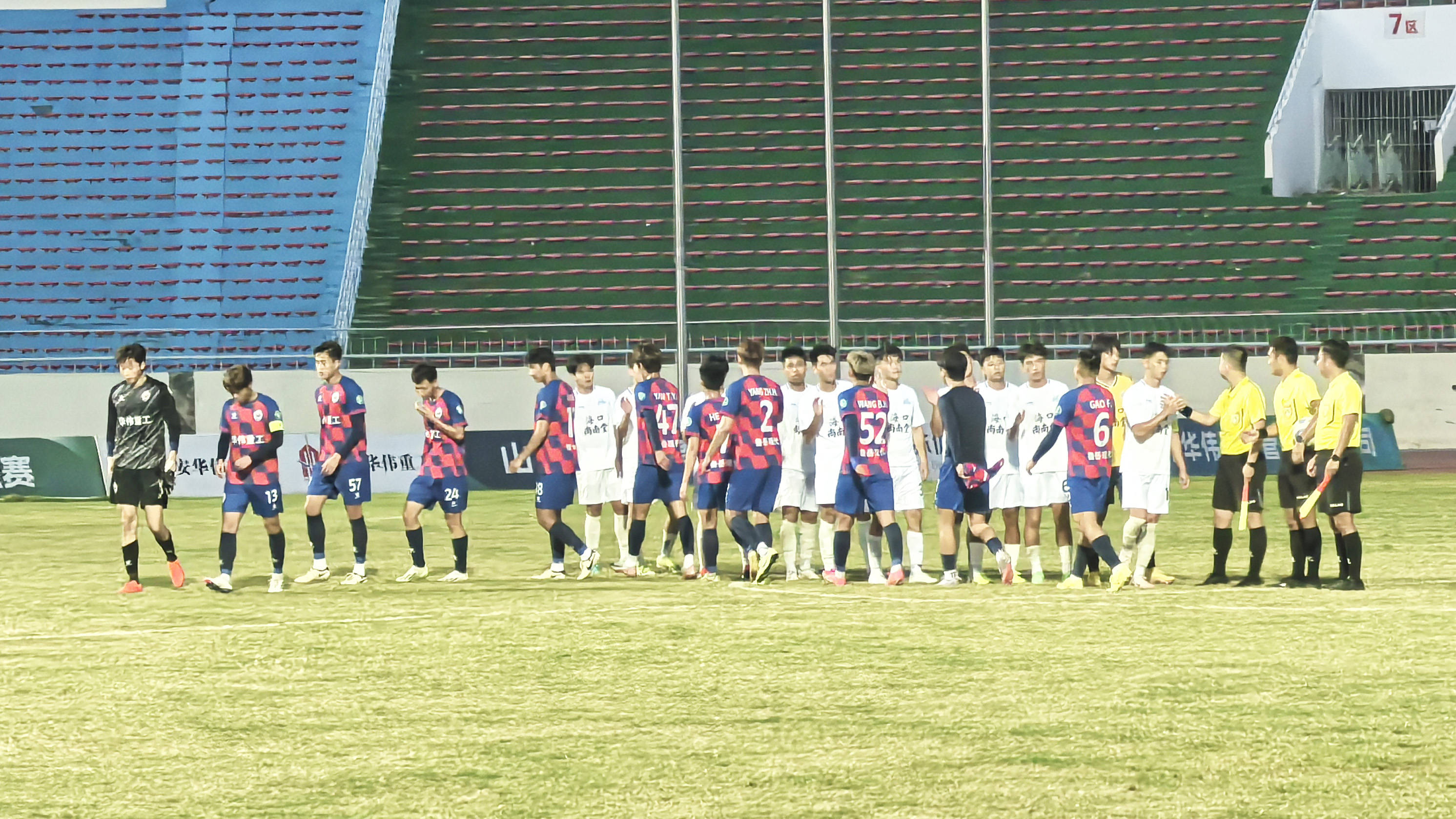 中国足球联赛激烈角逐成热点话题 中国足球联赛激烈角逐成热点话题