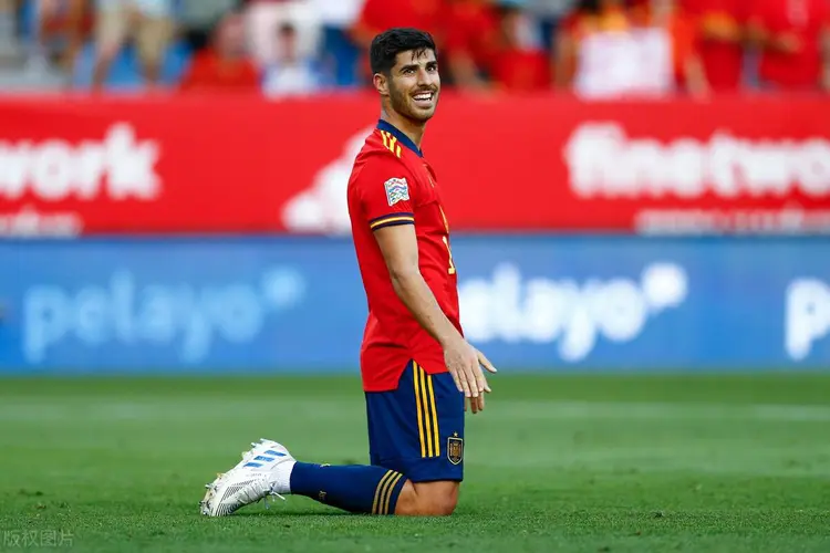 索莱尔进球无效,那不勒斯遭遇不利 索莱尔进球无效,那不勒斯遭遇不利