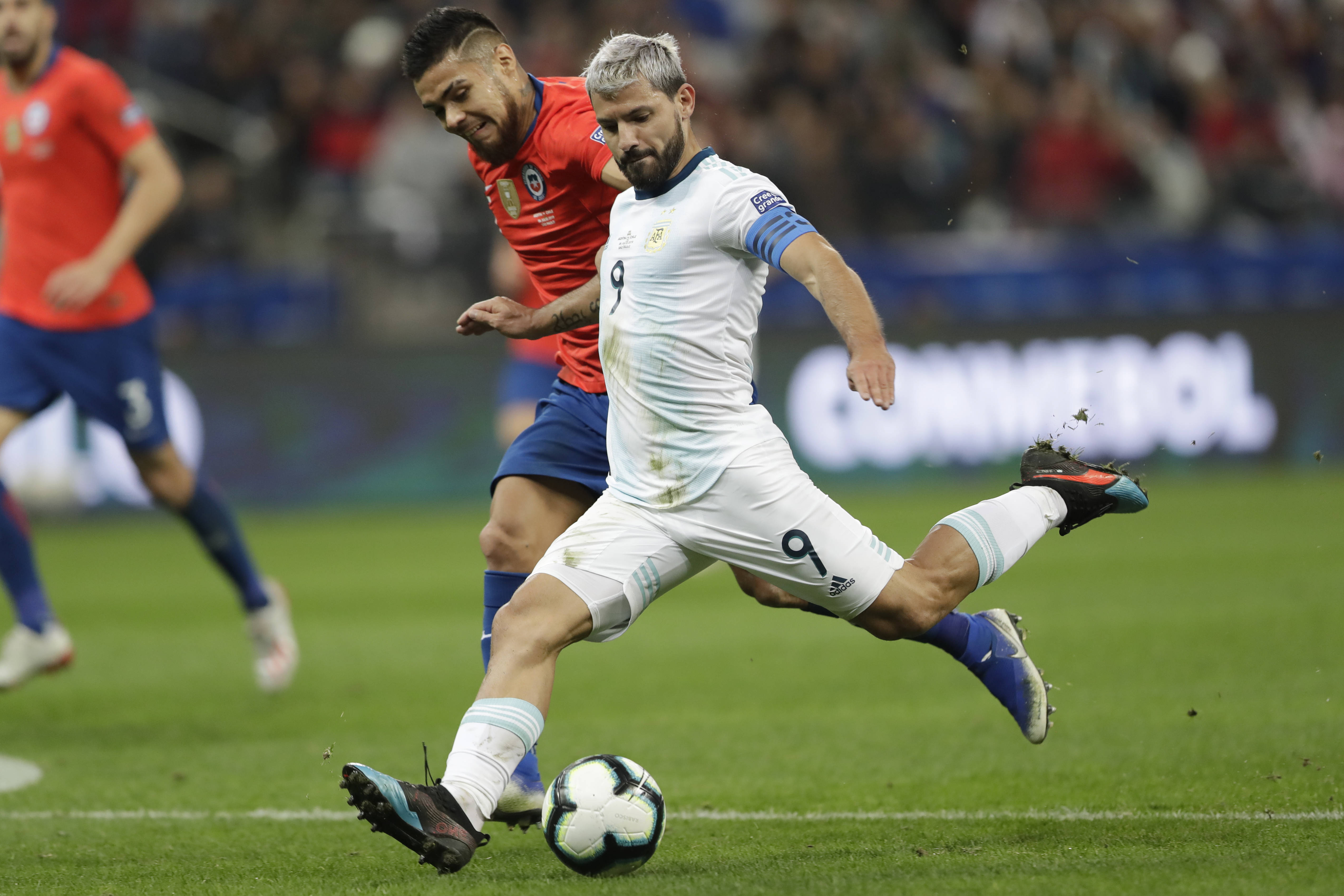 哥伦比亚队胜出乌拉圭,取得关键胜利 哥伦比亚队胜出乌拉圭,取得关键胜利