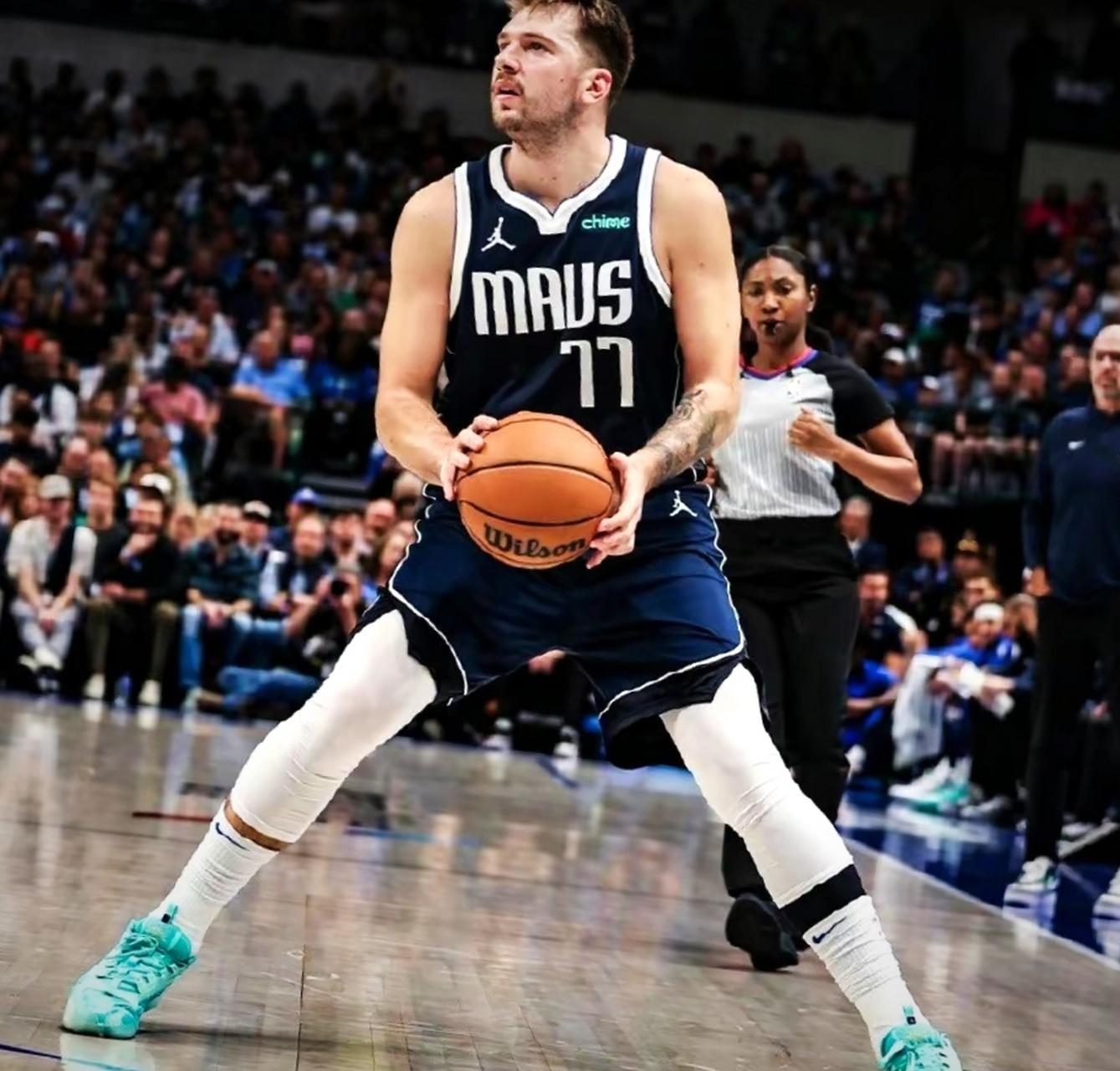 东部巨头对决，篮网胜独行侠