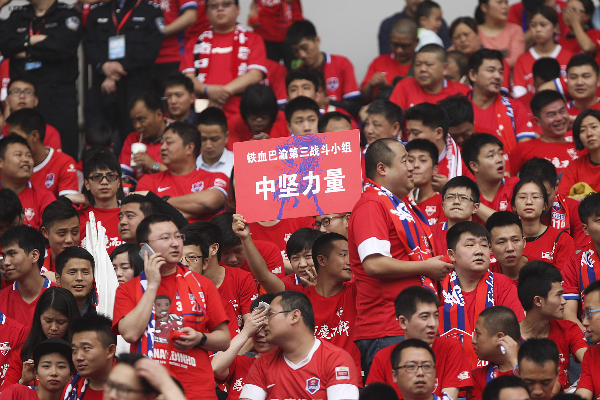 热血激昂的足球比赛给球迷带来无限激情 热血激昂的足球比赛给球迷带来无限激情