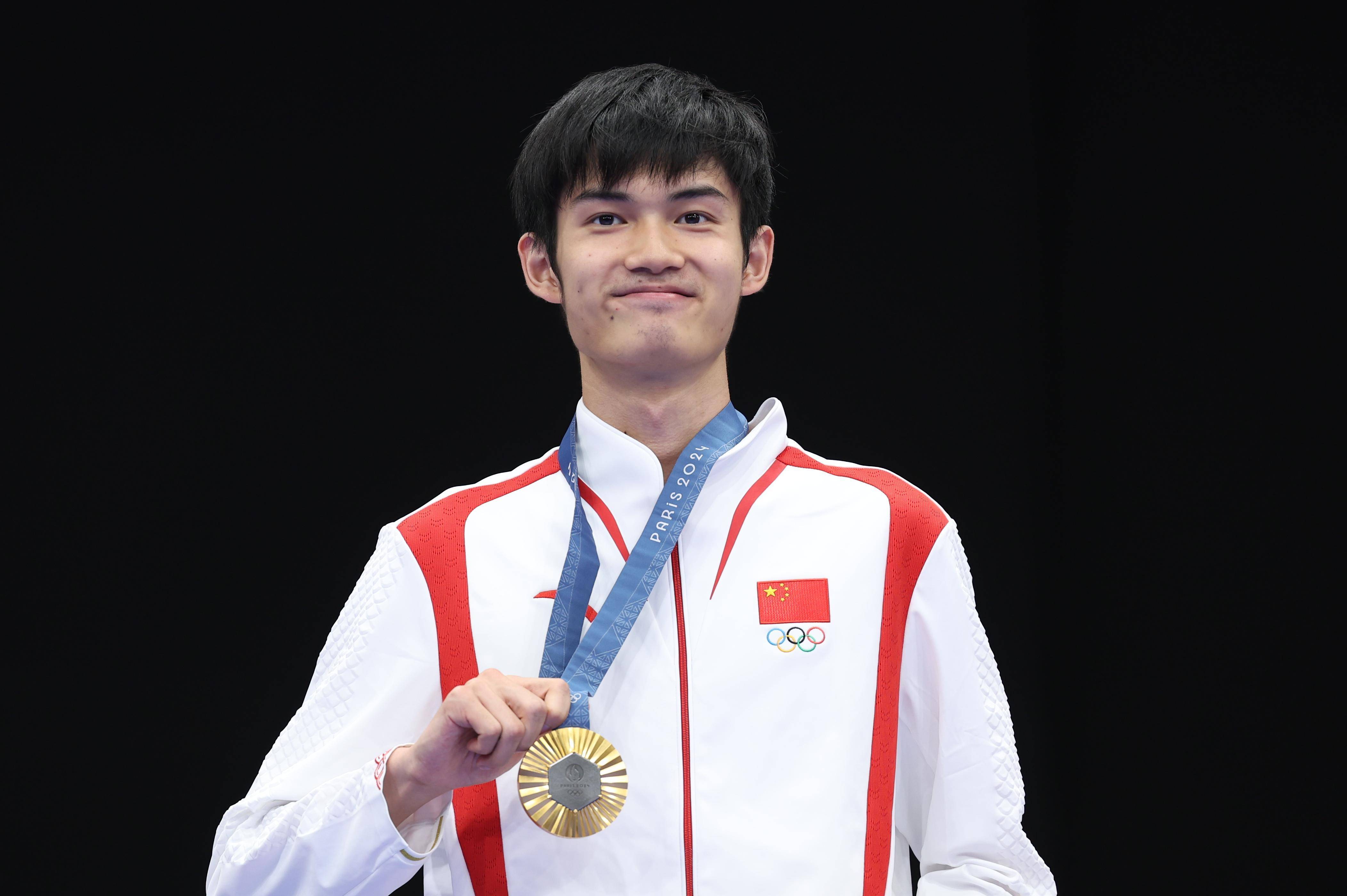 高歌凯旋荣耀,排球选手勇夺金牌 高歌凯旋荣耀,排球选手勇夺金牌