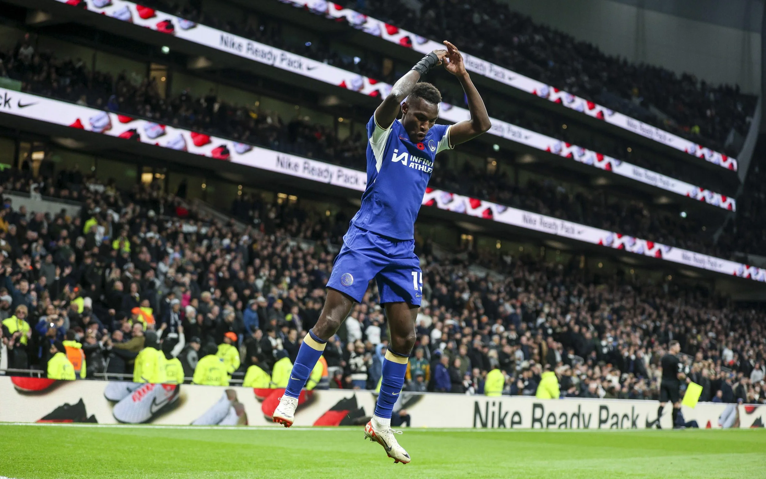 德信官网下载-维尔京群岛国家队奏响进攻乐章,争夺欧洲杯前进