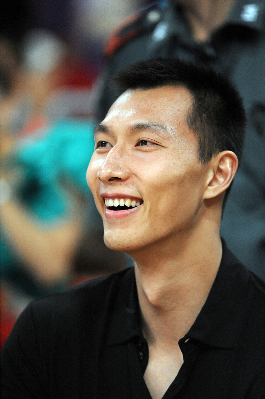 德信体育-广东男篮进军总决赛,易建联称霸篮坛