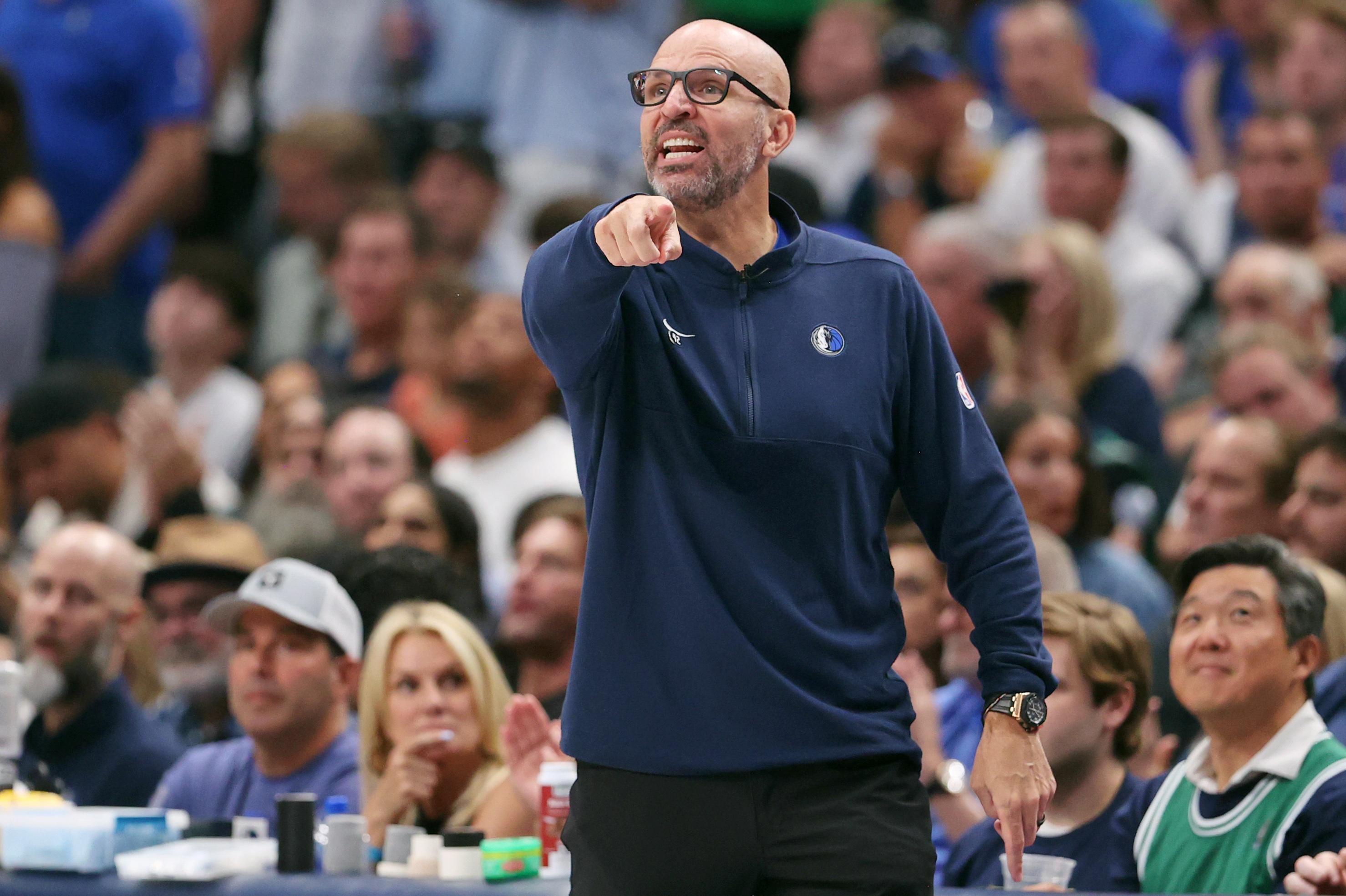 独行侠球员迎来个人突破,赢得掌声 独行侠球员迎来个人突破,赢得掌声