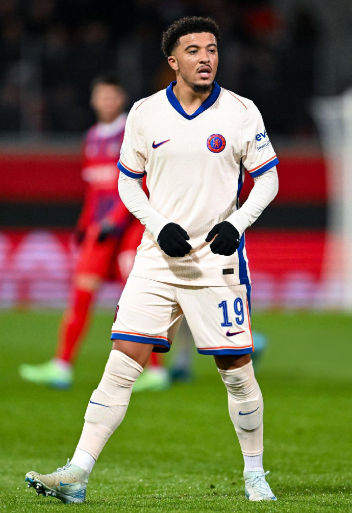 德信app-多特蒙德狂胜:桑乔穿衬衫,他神-佐突入神事球队