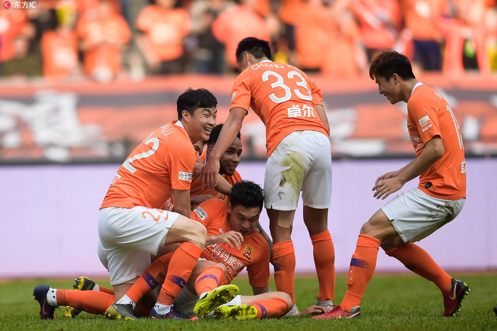 德信app下载-青岛黄海队员状态火热,连胜中超豪门