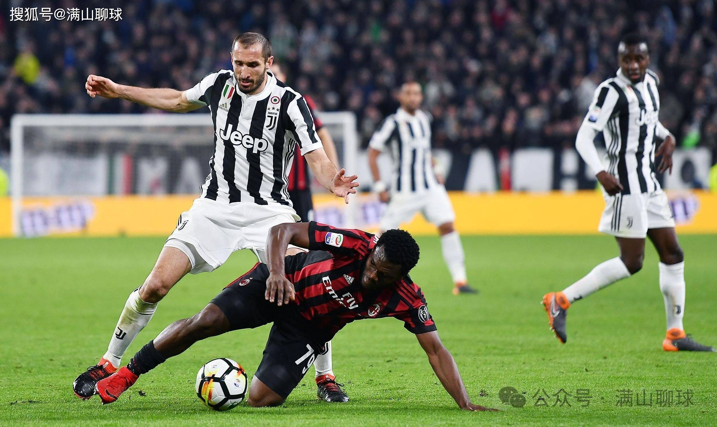 尤文图斯门将扑救精彩,关键时刻决定比赛走向 尤文图斯门将扑救精彩,关键时刻决定比赛走向