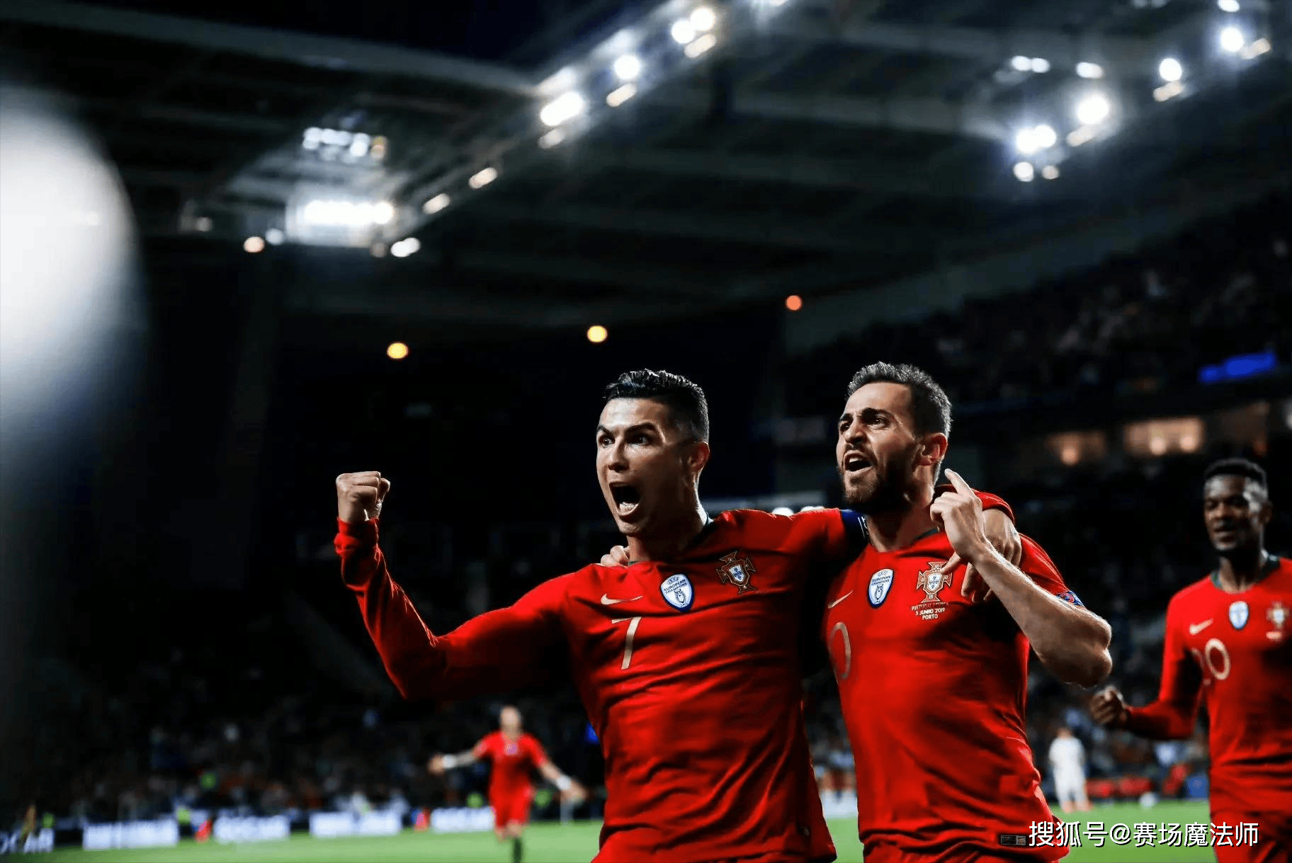 波兰队在比赛中守住优势晋级欧洲杯16强 波兰队在比赛中守住优势晋级欧洲杯16强