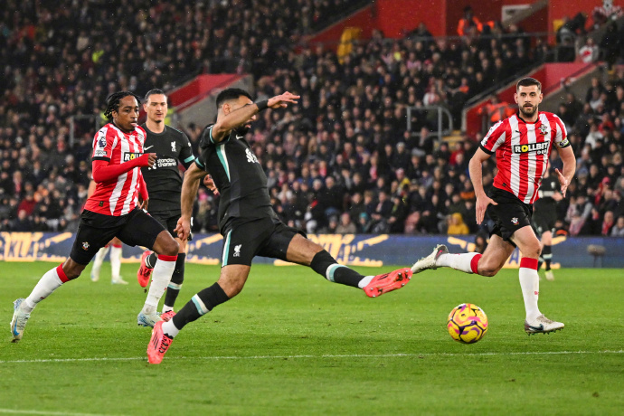 神奇一击!利物浦防守漏洞大开,被对手反超 神奇一击!利物浦防守漏洞大开,被对手反超