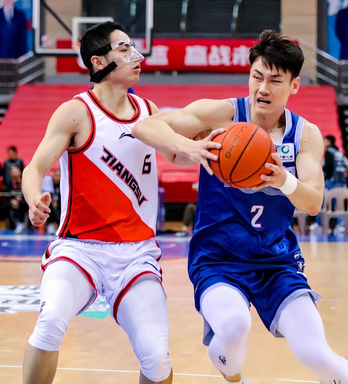 广东男篮全员训练,越战越勇拼争胜利 广东男篮全员训练,越战越勇拼争胜利