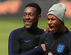 落魄不堪！达伦主教练调整错失，平分秋色